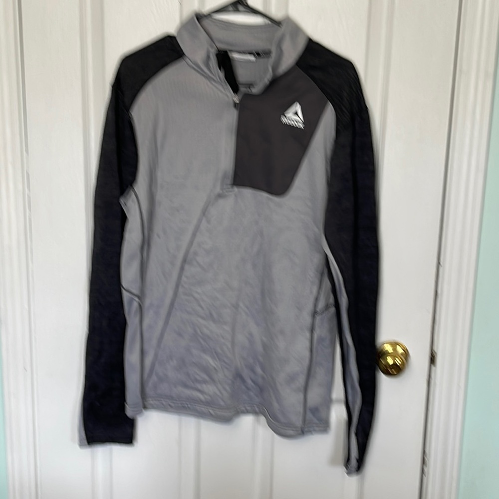 Reebok 1/4 zip jacket-size L